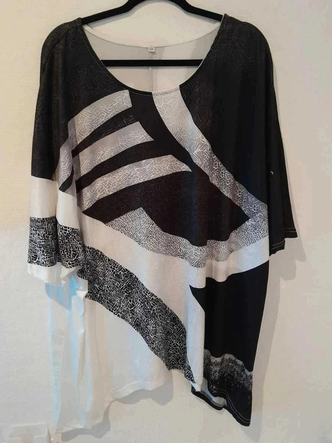 Tunique asymétrique, femme, taille 5XL couleurs Noir, blanc et gris